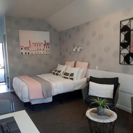ג'רלדין Four Peaks Motel מראה חיצוני תמונה