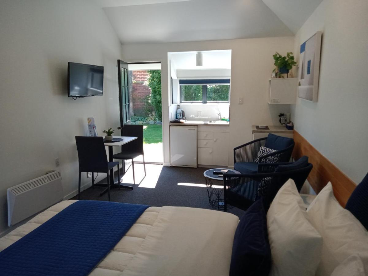 ג'רלדין Four Peaks Motel מראה חיצוני תמונה
