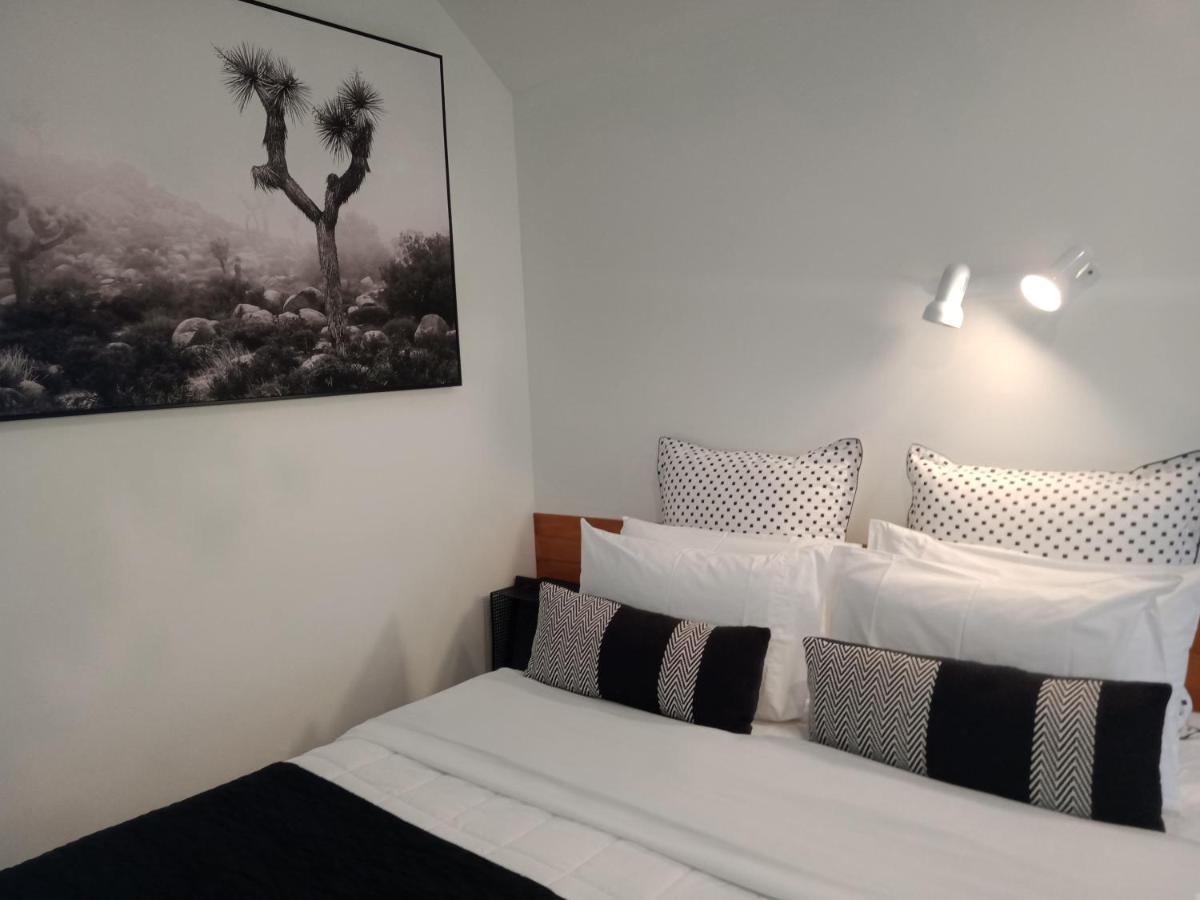 ג'רלדין Four Peaks Motel מראה חיצוני תמונה