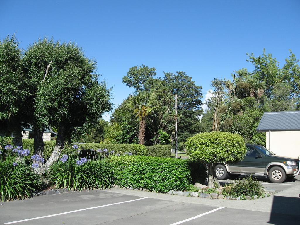 ג'רלדין Four Peaks Motel מראה חיצוני תמונה