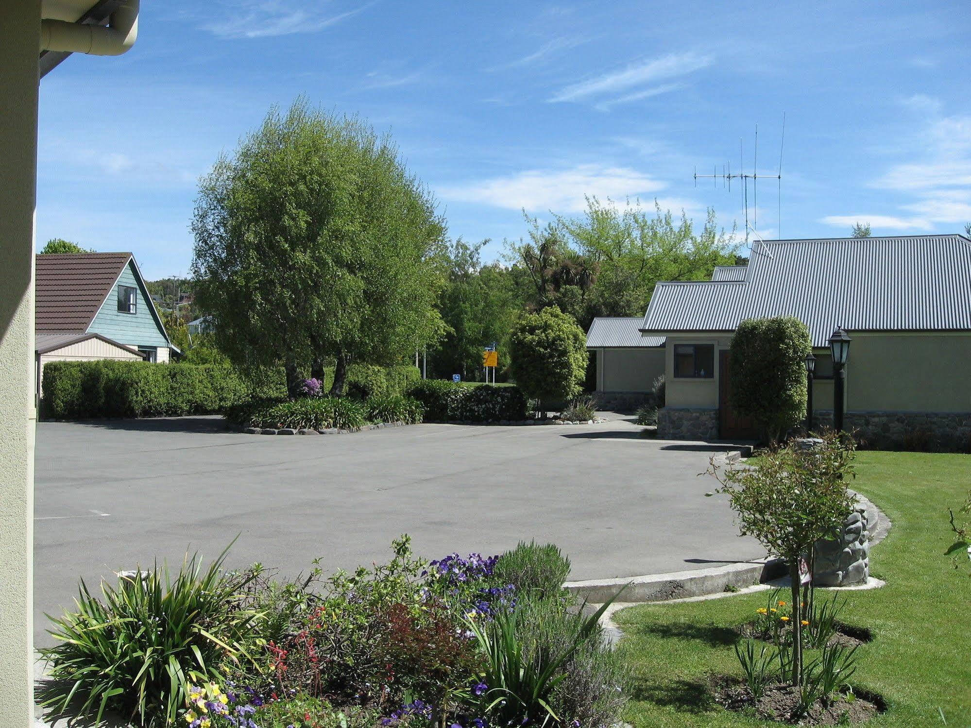 ג'רלדין Four Peaks Motel מראה חיצוני תמונה