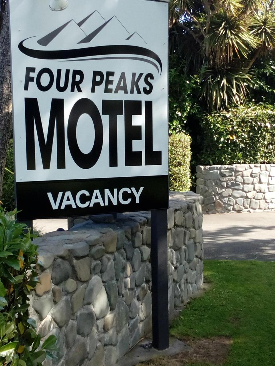 ג'רלדין Four Peaks Motel מראה חיצוני תמונה