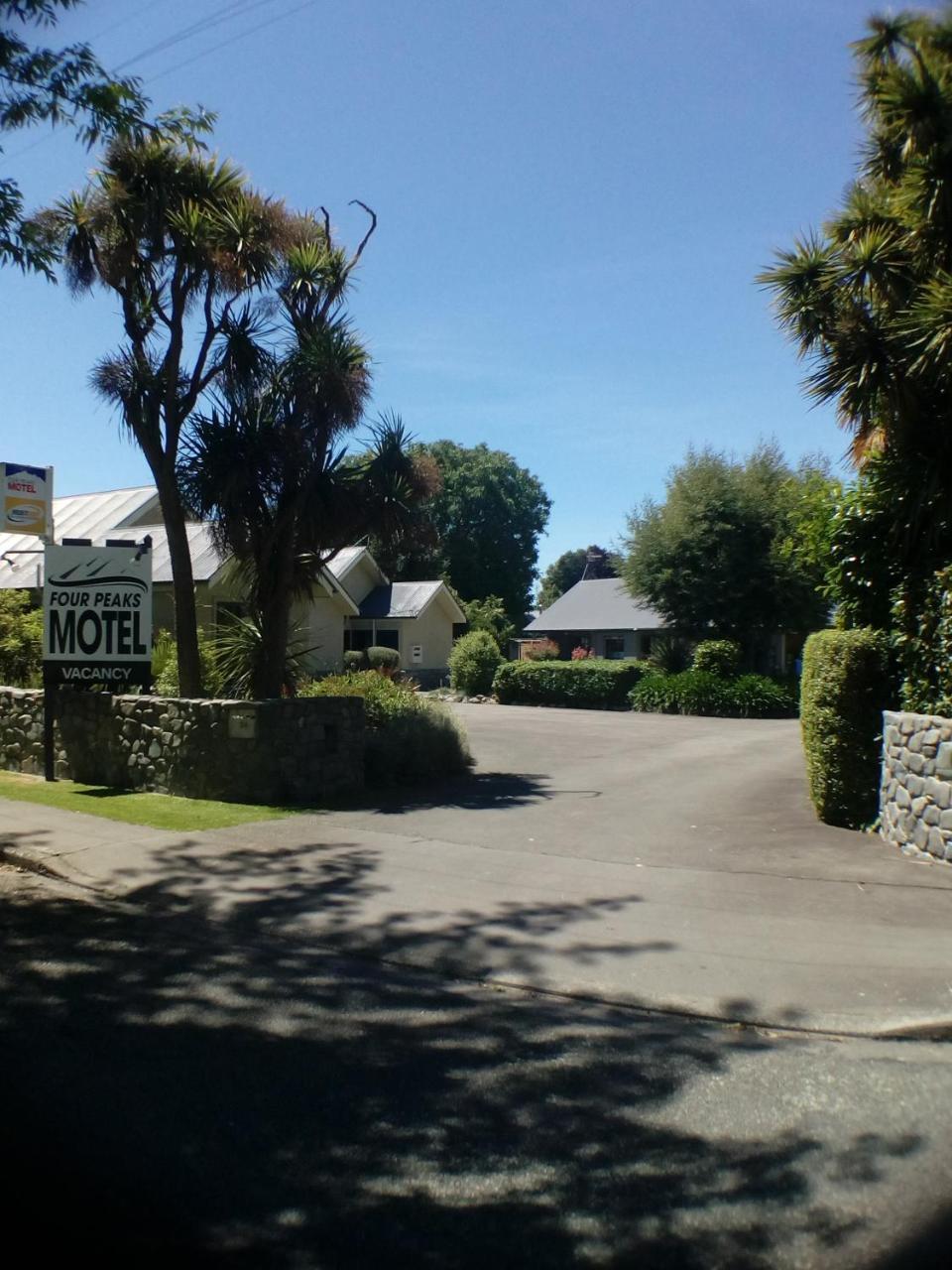 ג'רלדין Four Peaks Motel מראה חיצוני תמונה